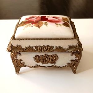 Vtg Gold Tone Jewelry Trinket Music Box.